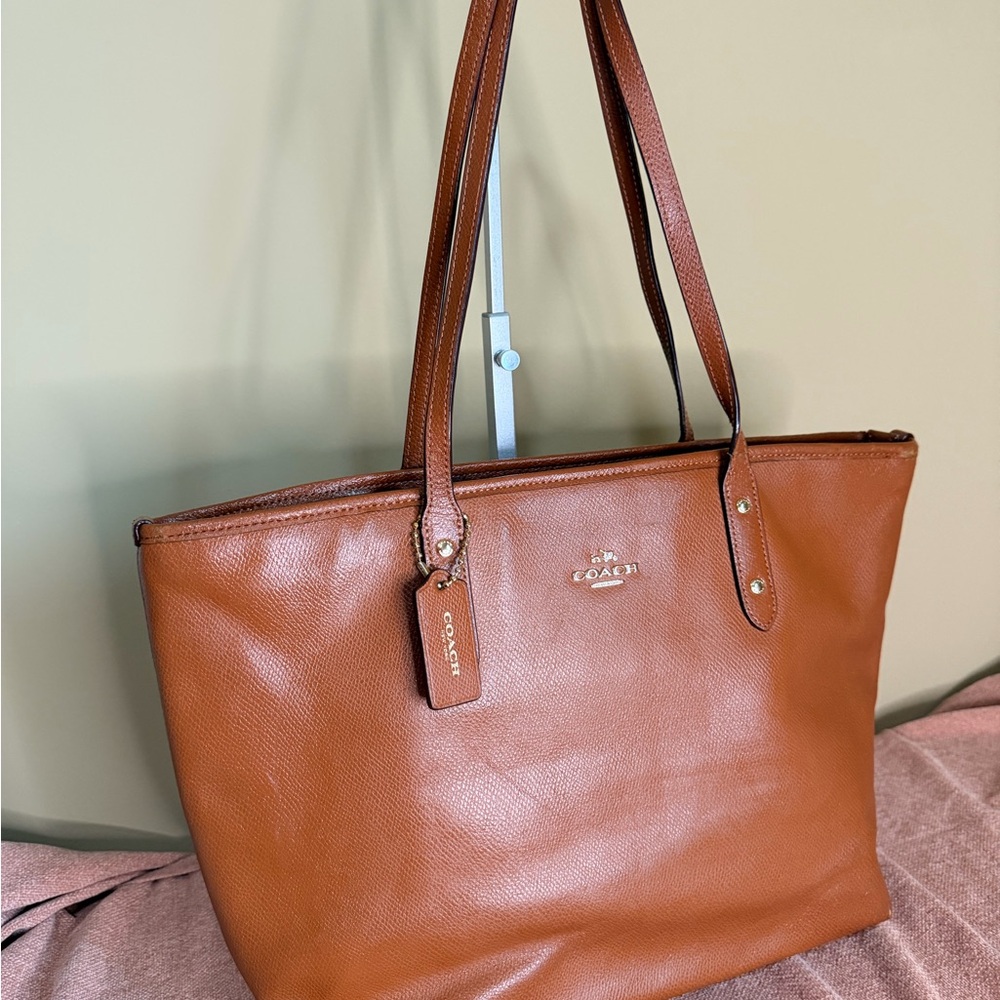 Coach City Zip Tote in light saddle brown leather. - Picture 3 of 16